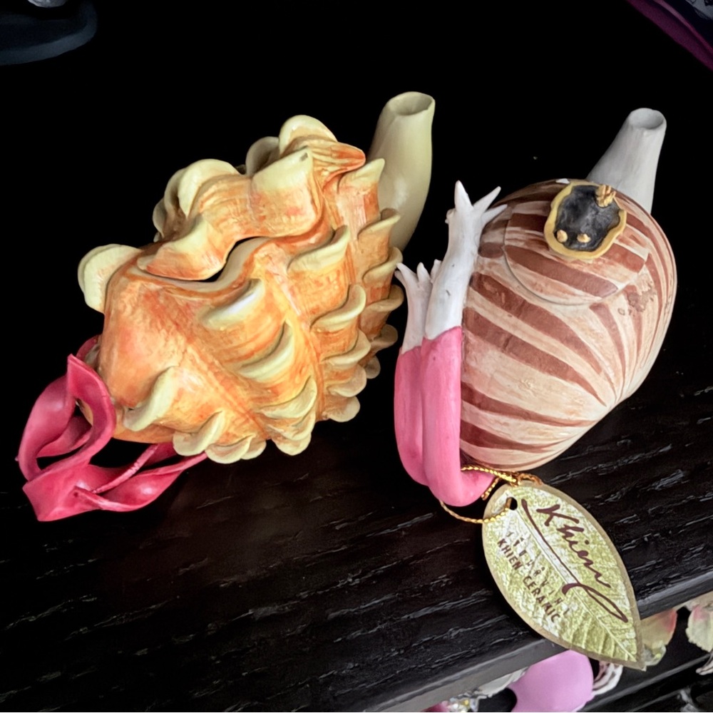 Shell-Inspired Home mini ceramic shell teapots (set of 2)
